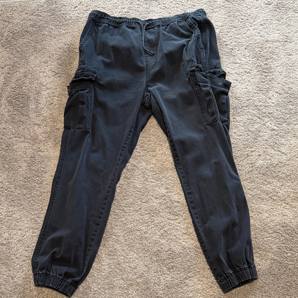 Aeropostale Black Cargo Pants for Men